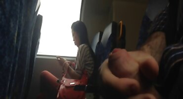 സ്കിൻ റഗാസ പെൺകുട്ടി ഒരു കറുത്ത പയ്യൻ അവളുടെ കഴുതയെ അനുവദിക്കുന്നു