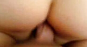 പ്രഭാത ചുംബനങ്ങൾ സുഗമമായി റഷ്യൻ മോഡൽ അനലോഗ് മാറുന്നു