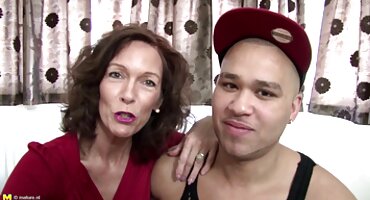 ഫ്ലർട്ട് ബ്രൂണാ നായികയ്ക്ക് കാസ്റ്റിംഗ് ലെ കൊഴുപ്പ് കോഴി ആവശ്യമാണ്