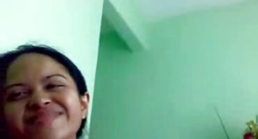 ചൂടുള്ള കോഴി ഒരു കൈയ്യും വേണ്ടി മസാജ് സ്പ്രെഡ് സന്ദർശകൻ