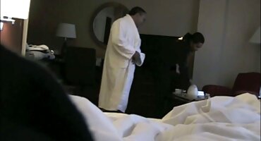 ഏഷ്യൻ ബ്രൌൺ, കാമുകി എന്നിവരിലൂടെ ക്രോച്ചിൽ തുളച്ചുകയറി