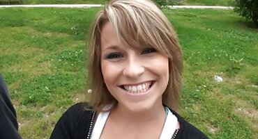 ആ മനുഷ്യൻ ലെസ്ബിയനുമായി ചേർന്ന് ഒരു വൃത്തികെട്ട ത്രികോണ ഫക്ക് വാഗ്ദാനം ചെയ്തു