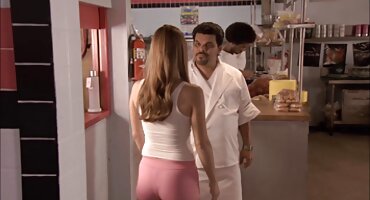 യംഗ് തേൻ അടുക്കളയിൽ ഒരു നല്ല ഫക്ക്-ഫെസ്റ്റ് കൂടെ ഒരു കൂട്ടുകാരനെ വശീകരിച്ചു