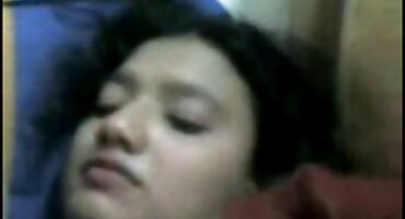 നാണംകെട്ട സഹോദരി ചാർളി റെഡ് തന്റെ സഹോദരനൊപ്പം അശ്ലീല വീഡിയോ കണ്ടു