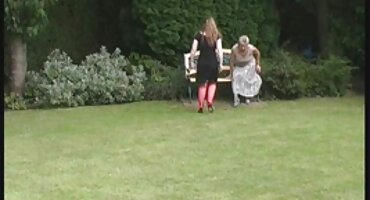 മേശപ്പുറത്ത് ഒരു സൂപ്പർ-ചൂടുള്ള ഫക്ക്-ഫെസ്റ്റ് വേണ്ടി പാചകക്കാരൻ വശീകരിച്ചു ലാറ്റിന