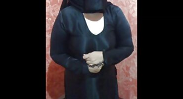 കാമുകൻ ജനാലയിലൂടെ എഴുന്നേറ്റു, കാമുകിയെ നിർബന്ധിച്ച് ഒരു ബ്ളോഗ് കൊടുക്കാൻ നിർബന്ധിച്ചു