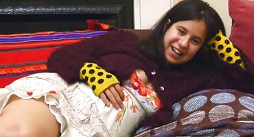 സുന്ദരിയായ യുവതി കാസ്റ്റിംഗ് ഏജന്റിന്റെ കം