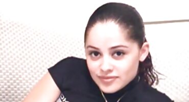 ഡാർക്ക്-ഹെയർഡ്രെസ്സർ മെഗാ-സ്ലട്ട് കം ഡീപ്-തൊണ്ട മുലകുടി