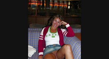 കുളത്തിൽ വലിയ പാൽ പാലുൽപ്പാദിപ്പിക്കുന്നതിലൂടെ മടുപ്പുളവാക്കുന്നു ബസ്റ്റി ലാറ്റിന