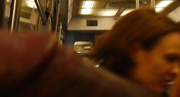 ഭർത്താവിന്റെ സഹോദരിയുടെ ശക്തമായ ലിംഗത്തിൽ ബ്ലാങ്ക് ലേഡി സന്തോഷിക്കുന്നു