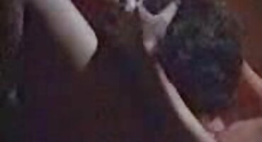 മുലപ്പാൽ കുത്തിവയ്ക്കുന്ന ലാറ്റിന ജോലിസ്ഥലത്തെ ഒരു ജീവനക്കാരന് സ്വയം നൽകി