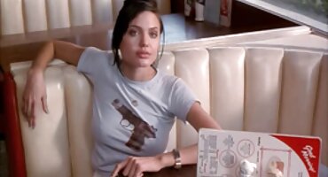 ബസ്റ്റി റഷ്യൻ പെൺകുട്ടി വികാരഭരിതനായി ബ്ഫ്