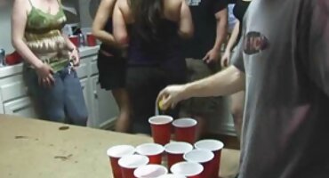 വികാരാധീനനായ യോനിയിൽ സ്വയംഭോഗം തുടർന്നു